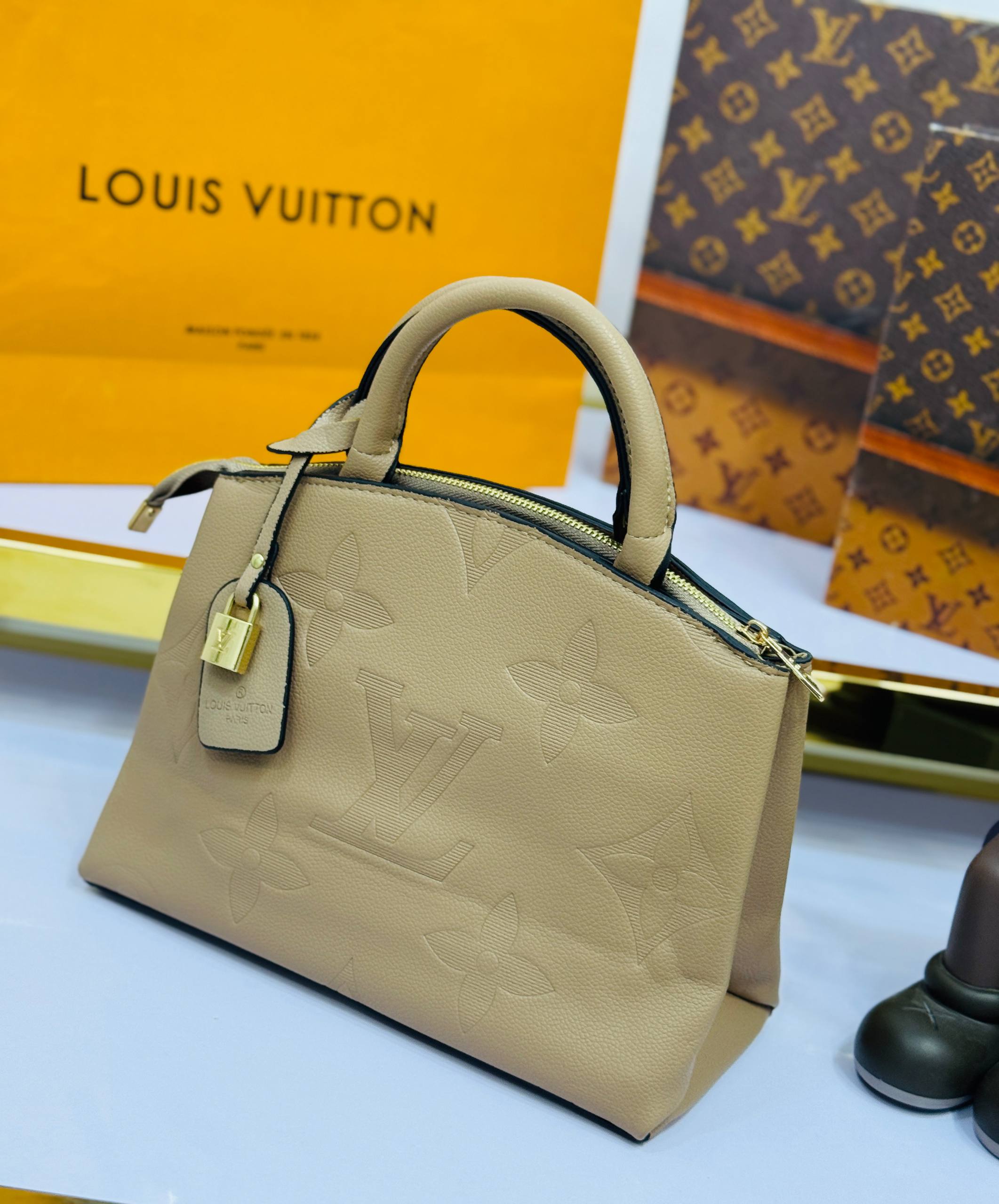 Louis Vuitton إطلالة راقية مع