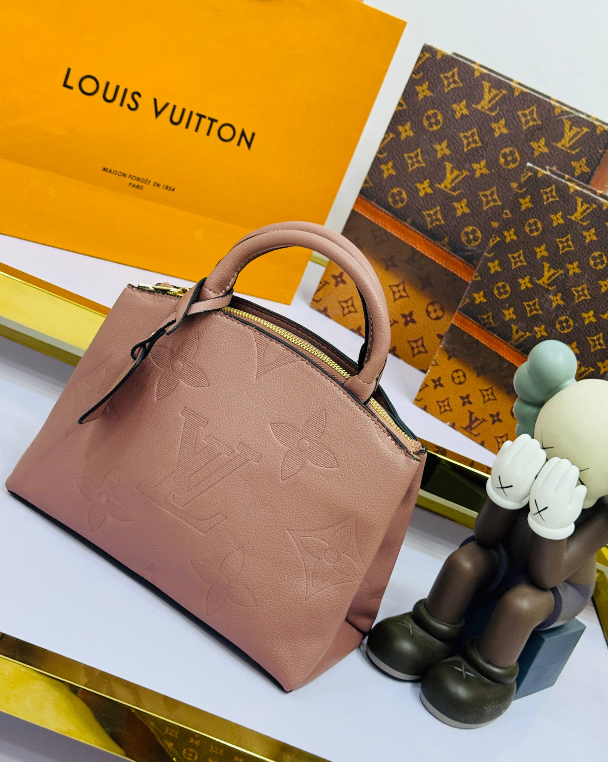 Louis Vuitton إطلالة راقية مع