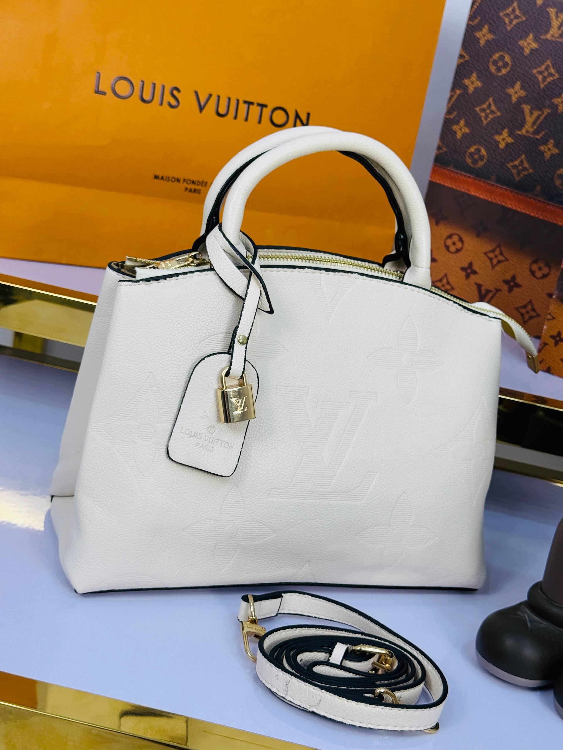 Louis Vuitton إطلالة راقية مع