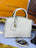 Louis Vuitton إطلالة راقية مع