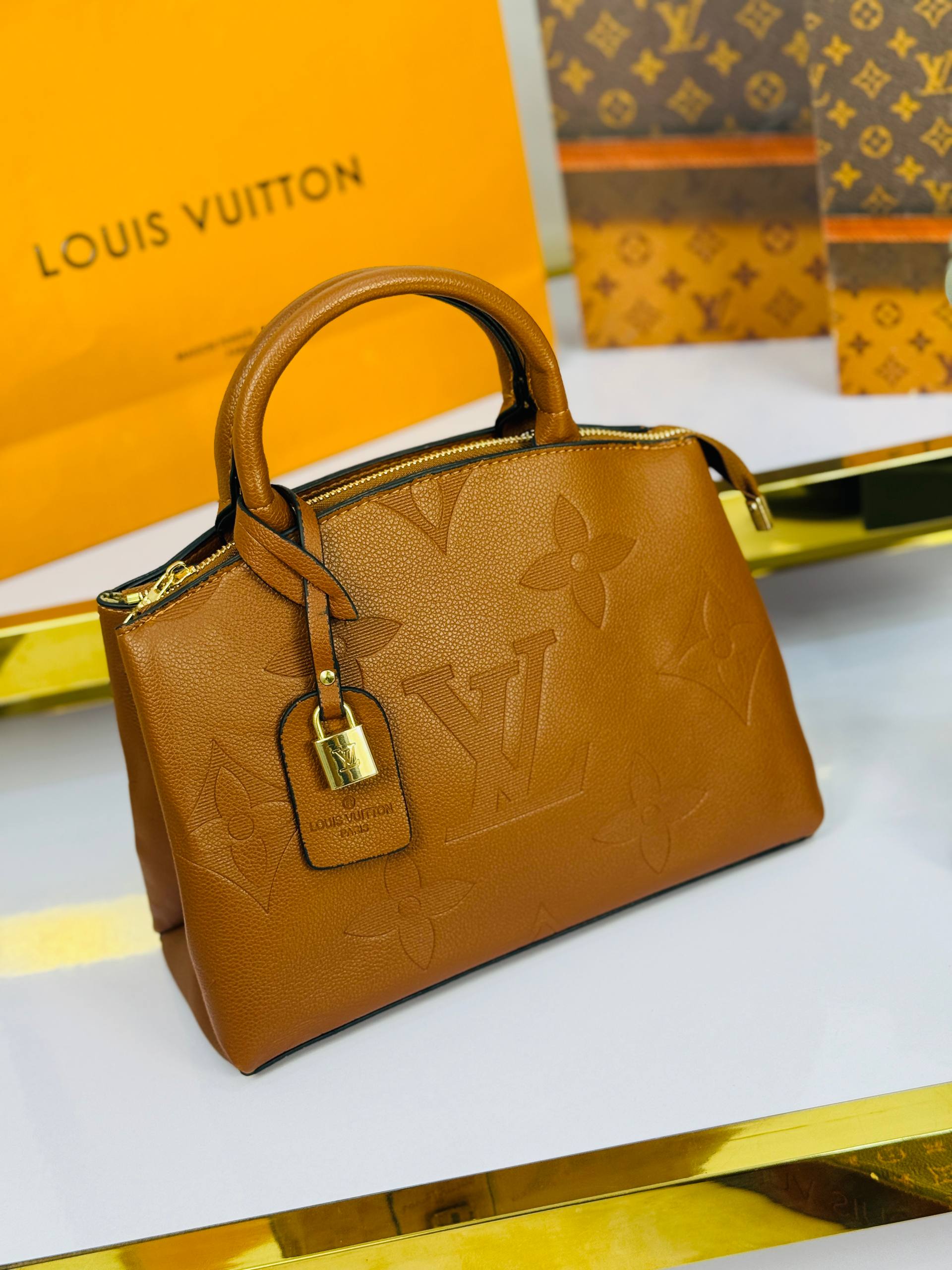 Louis Vuitton إطلالة راقية مع