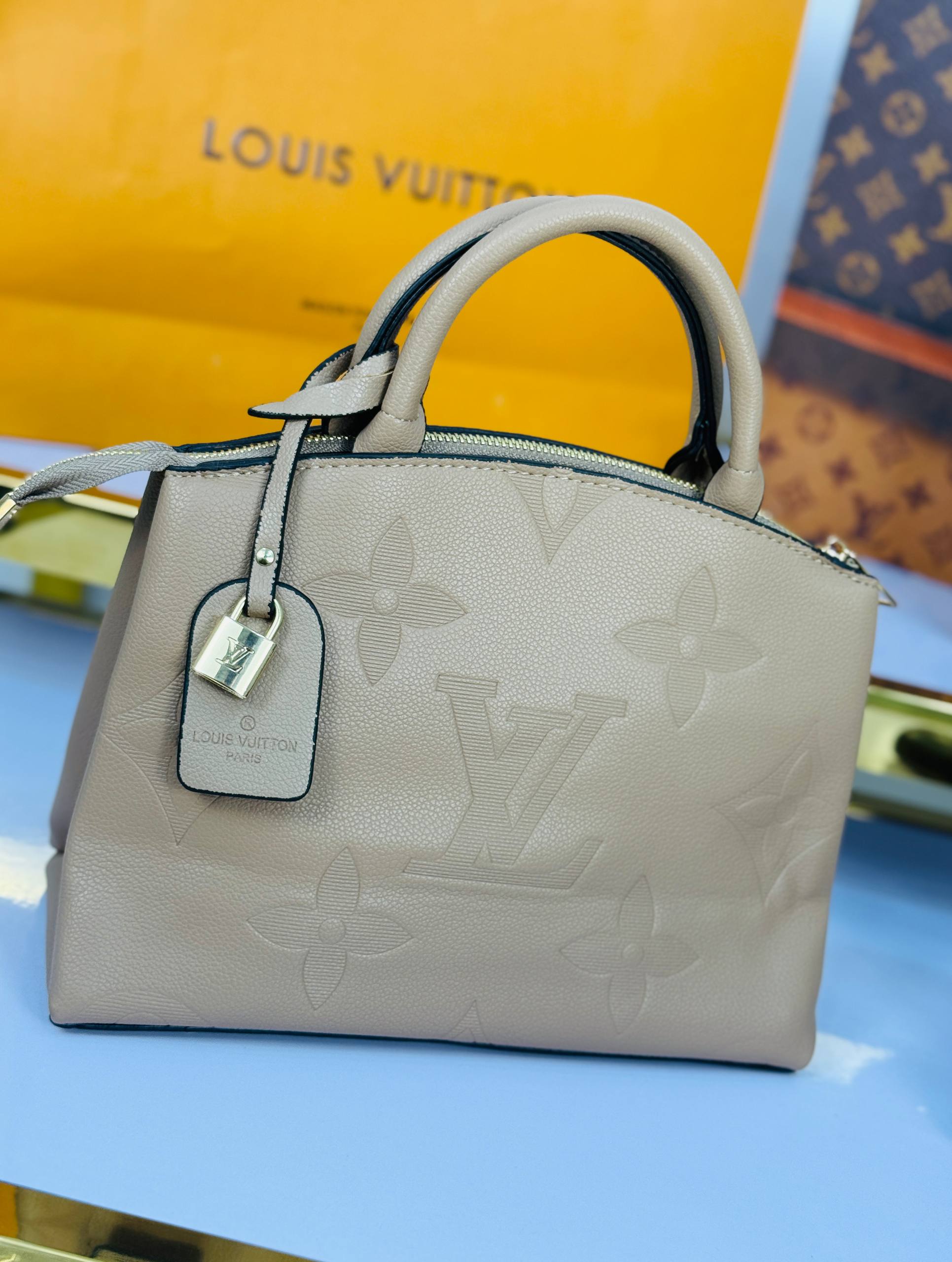 Louis Vuitton إطلالة راقية مع