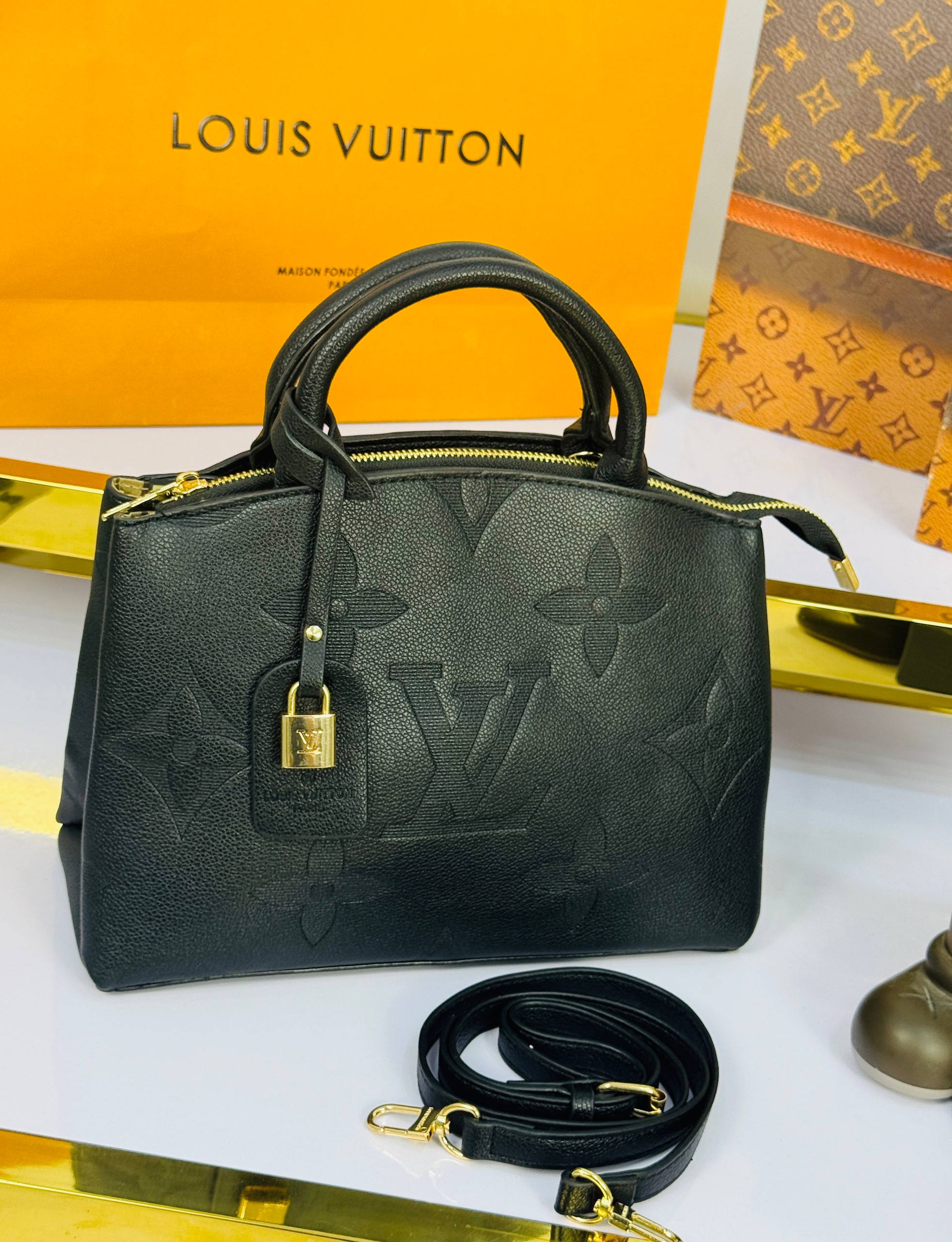 Louis Vuitton إطلالة راقية مع